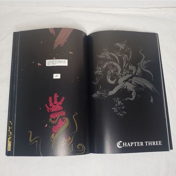 Hell Boy paperback graphic novel - Picture 2 of 5